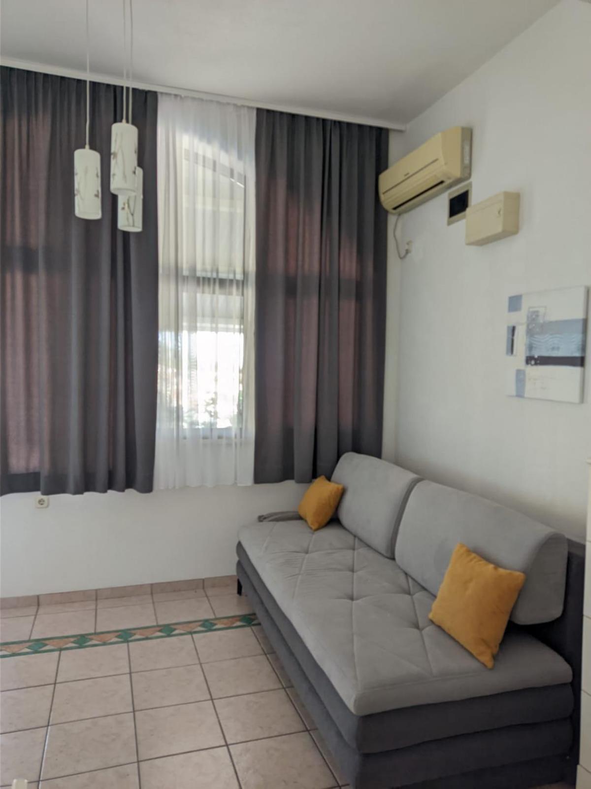 Apartmani 'Saraena' Baška Voda Esterno foto